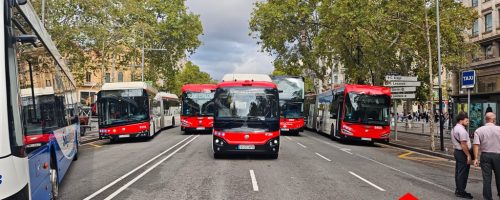 Els autobusos clàssics es planten al cor de la Barcelona senyorial